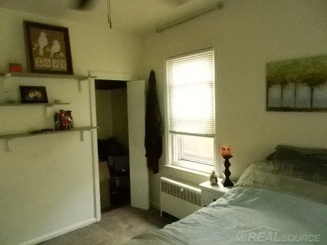 22416 Columbus Avenue Warren City, MI 48089