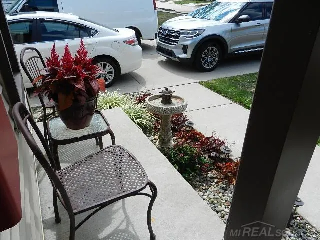 22416 Columbus Avenue Warren City, MI 48089