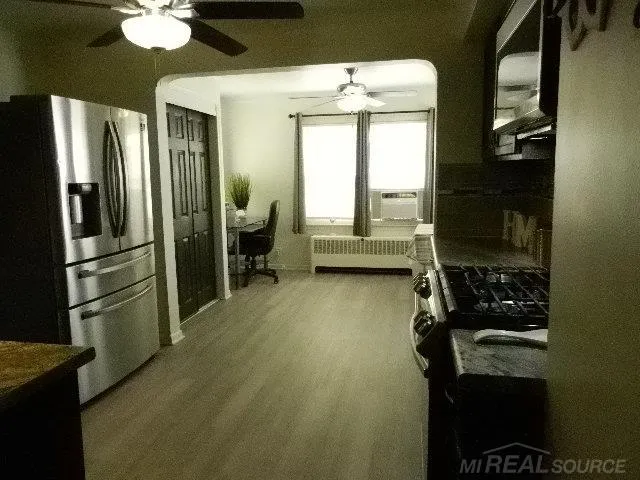 22416 Columbus Avenue Warren City, MI 48089