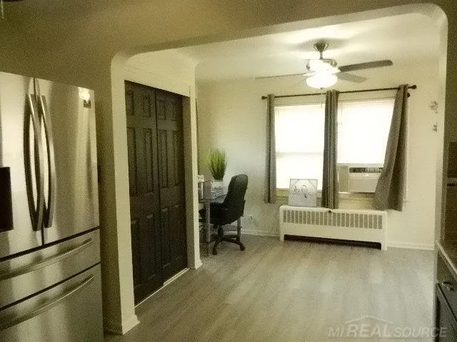 22416 Columbus Avenue Warren City, MI 48089