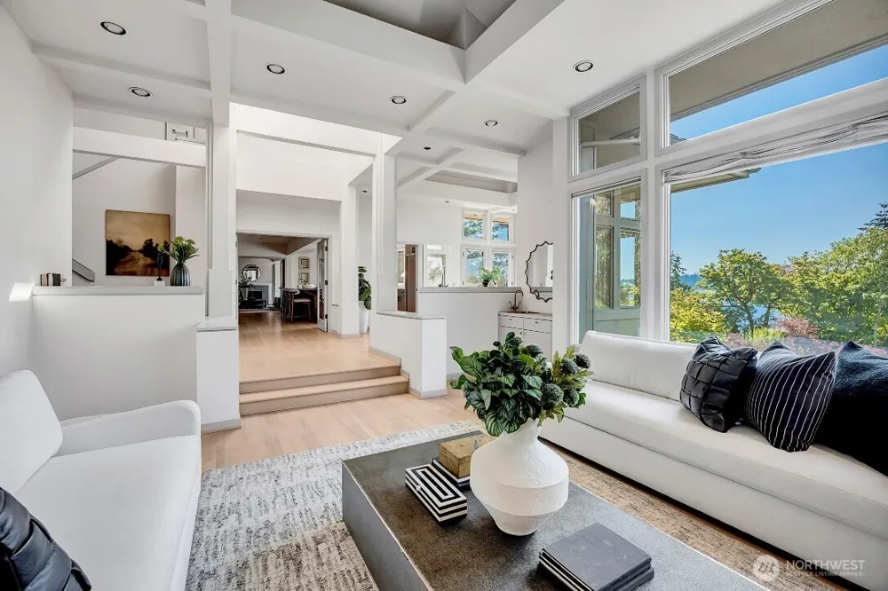 4715 81st Avenue SE Mercer Island, WA 98040