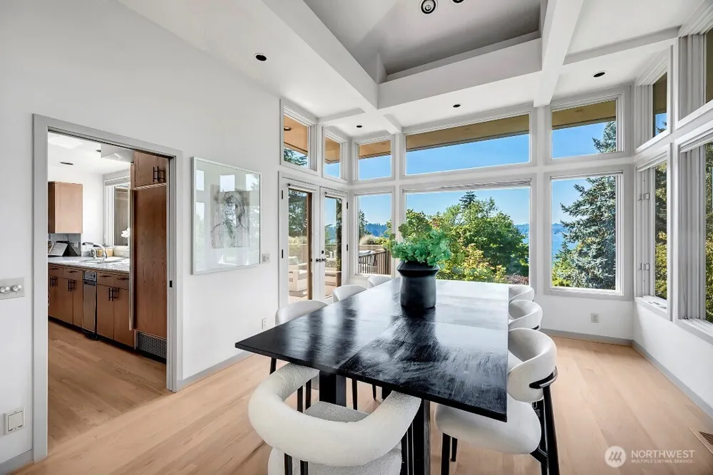 4715 81st Avenue SE Mercer Island, WA 98040