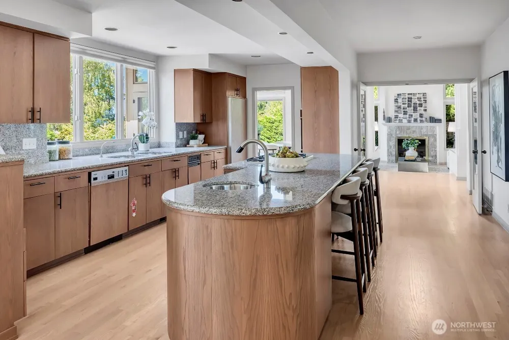 4715 81st Avenue SE Mercer Island, WA 98040