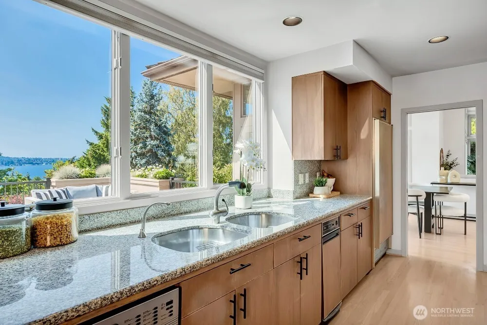 4715 81st Avenue SE Mercer Island, WA 98040