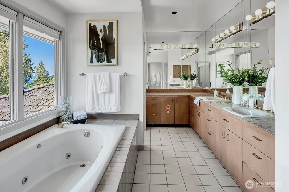 4715 81st Avenue SE Mercer Island, WA 98040