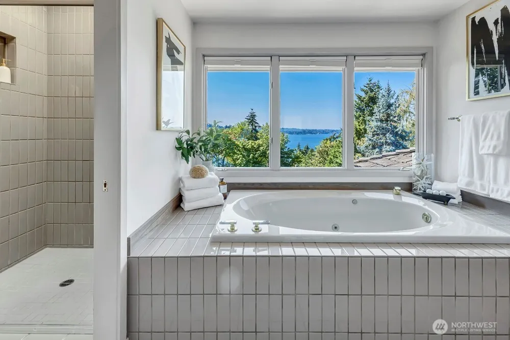 4715 81st Avenue SE Mercer Island, WA 98040