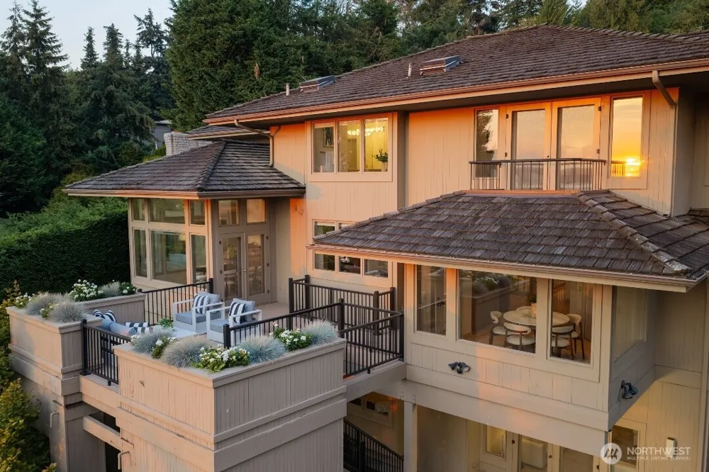4715 81st Avenue SE Mercer Island, WA 98040