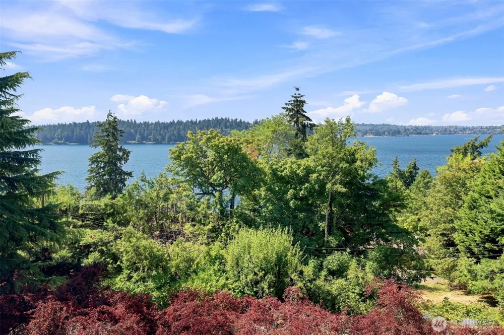 4715 81st Avenue SE Mercer Island, WA 98040