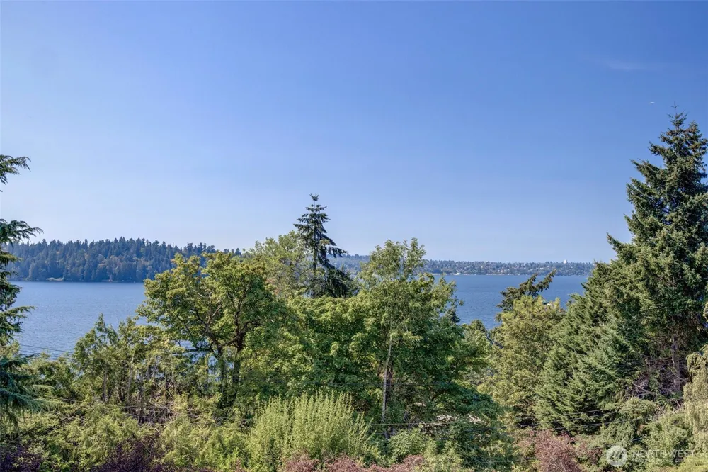 4715 81st Avenue SE Mercer Island, WA 98040