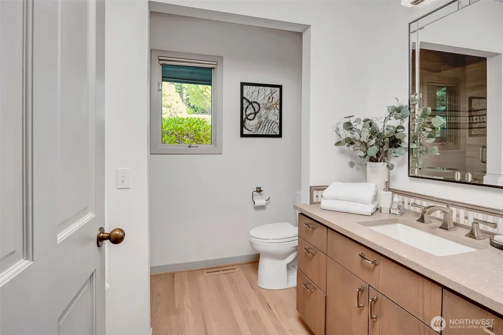 4715 81st Avenue SE Mercer Island, WA 98040