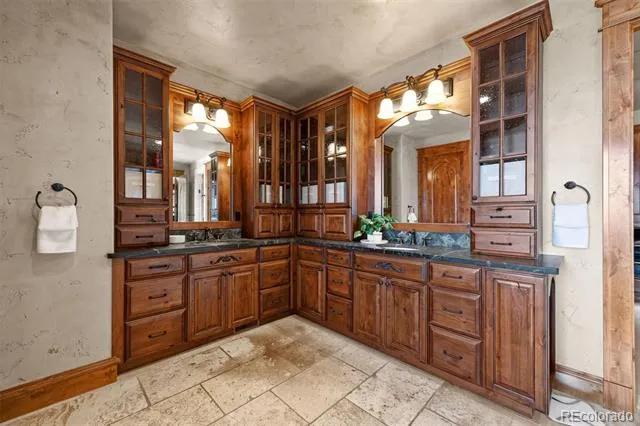 5700 Amber Ridge Drive Castle Pines, CO 80108