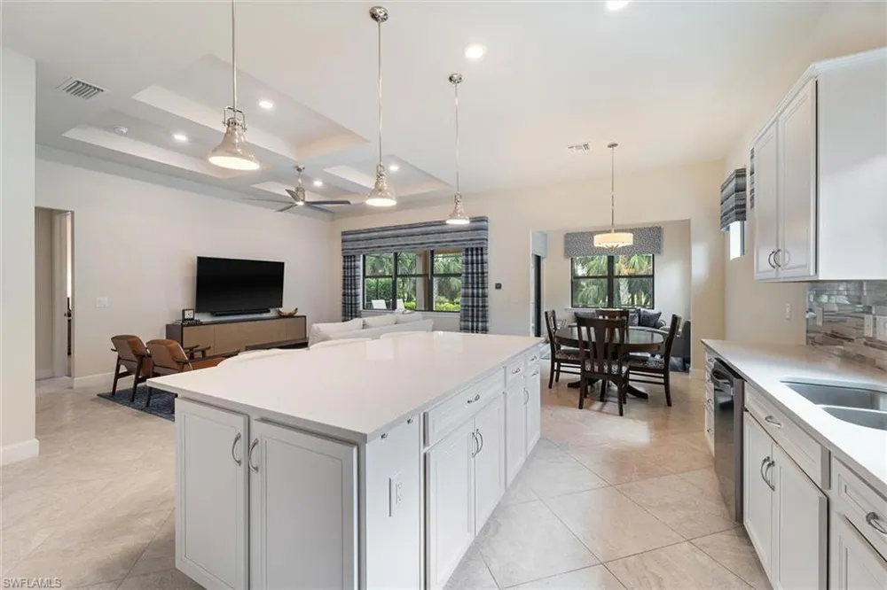 9406 Greyhawk Trail Naples, FL 34120