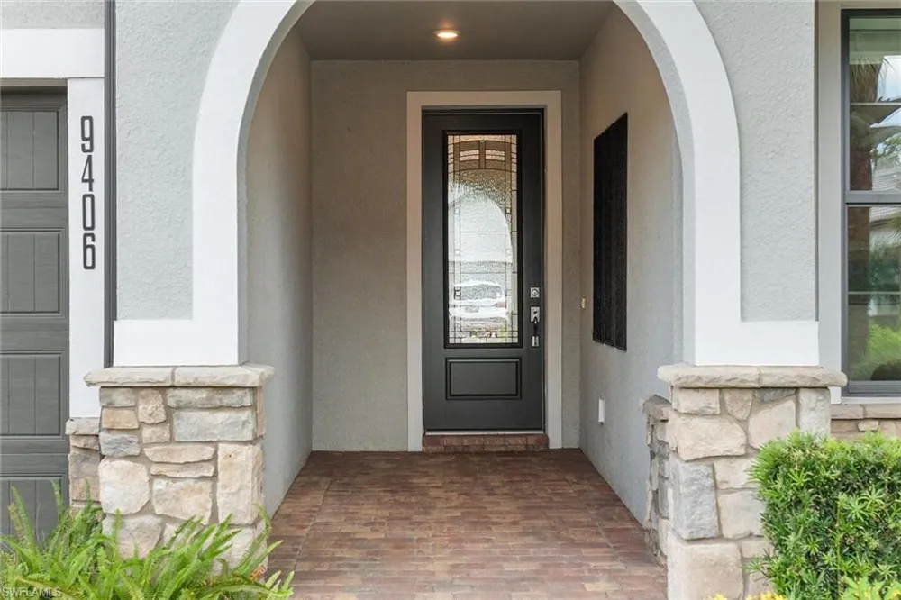 9406 Greyhawk Trail Naples, FL 34120
