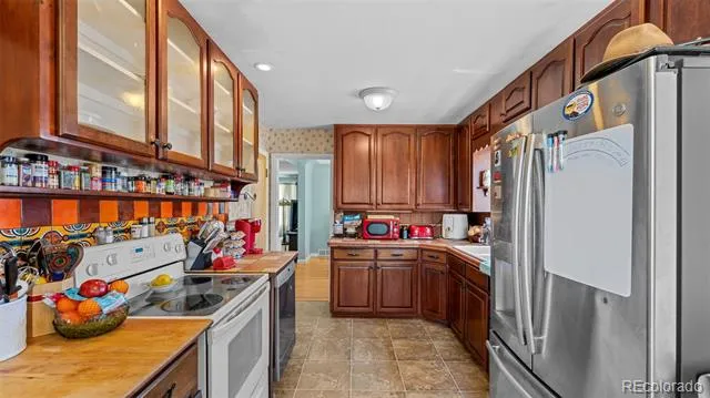 28 Logan Avenue Colorado Springs, CO 80909
