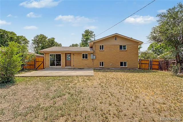 328 Troy Street Aurora, CO 80011