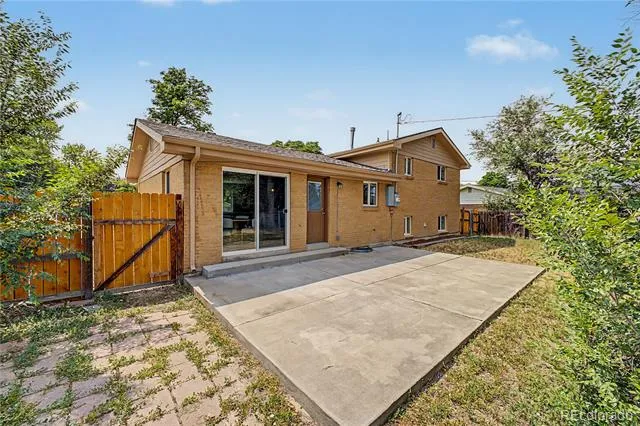 328 Troy Street Aurora, CO 80011