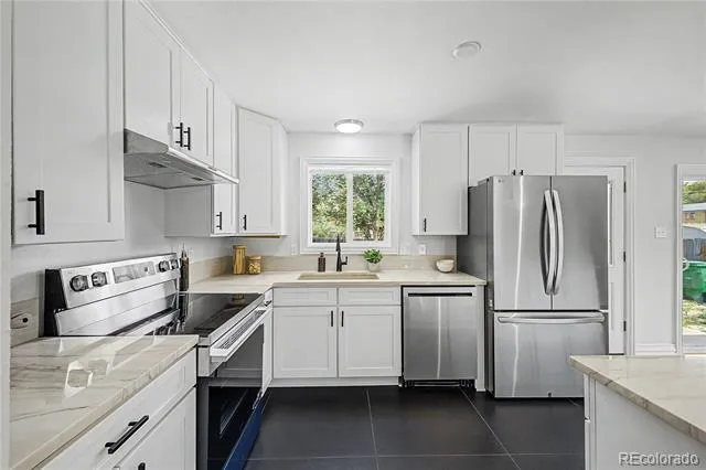 328 Troy Street Aurora, CO 80011