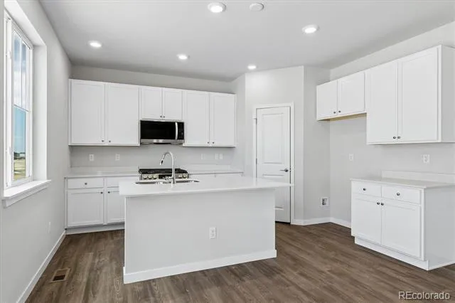 5807 Ireland Way Aurora, CO 80019