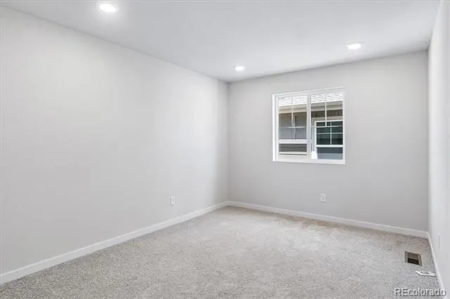 5807 Ireland Way Aurora, CO 80019