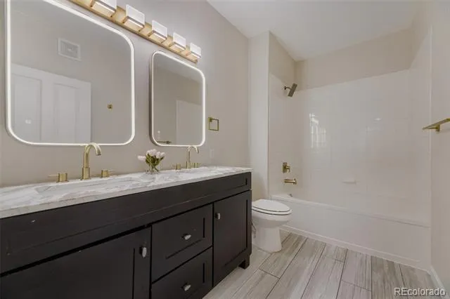 4045 S Crystal Circle #204 Aurora, CO 80014