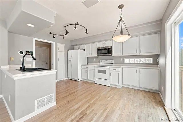 4486 Lyndenwood Point Highlands Ranch, CO 80130