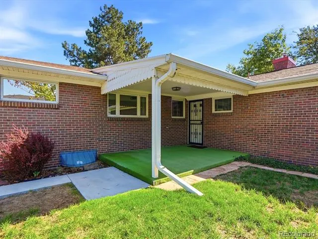 275 Moline Street Aurora, CO 80010