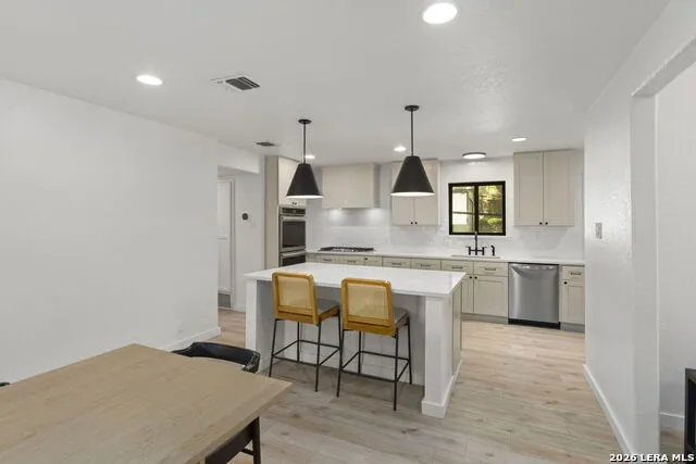 504 S Vandiver Terrell Hills, TX 78209