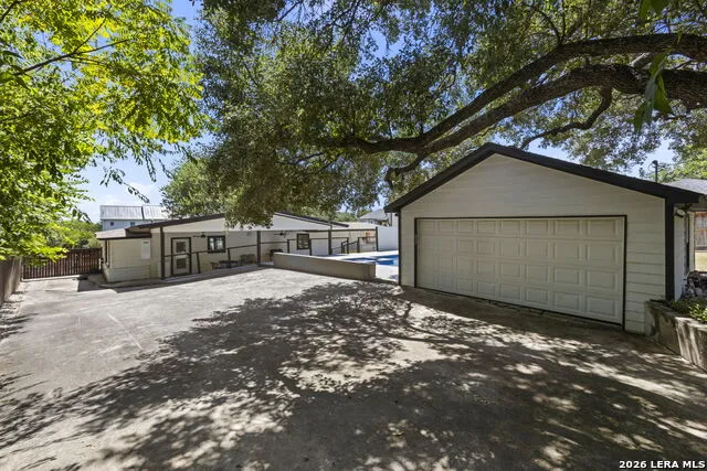 504 S Vandiver Terrell Hills, TX 78209