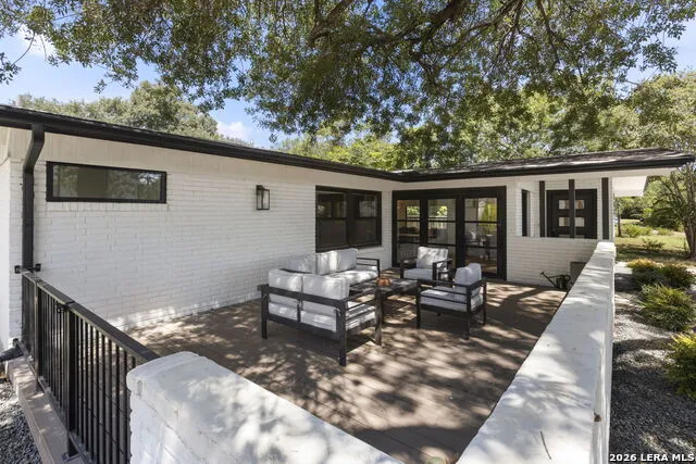504 S Vandiver Terrell Hills, TX 78209