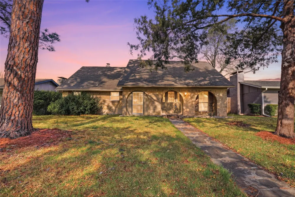 5209 Daytona Drive Garland, TX 75043