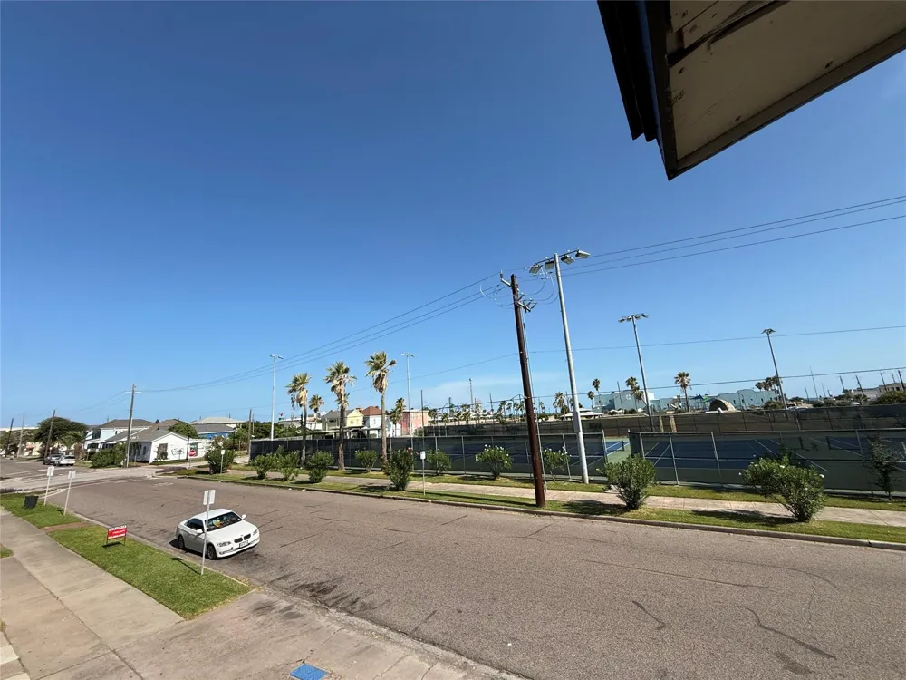 2716 Avenue Q #5 Galveston, TX 77550