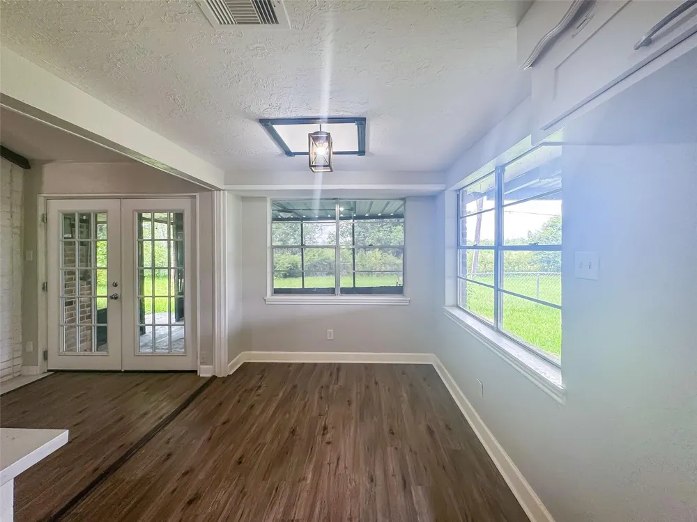 912 Robinson Road La Porte, TX 77571
