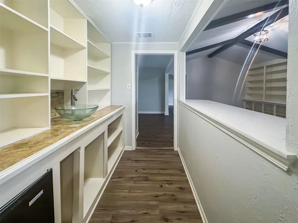 912 Robinson Road La Porte, TX 77571