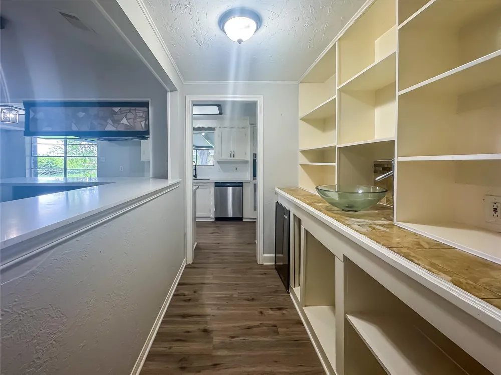 912 Robinson Road La Porte, TX 77571