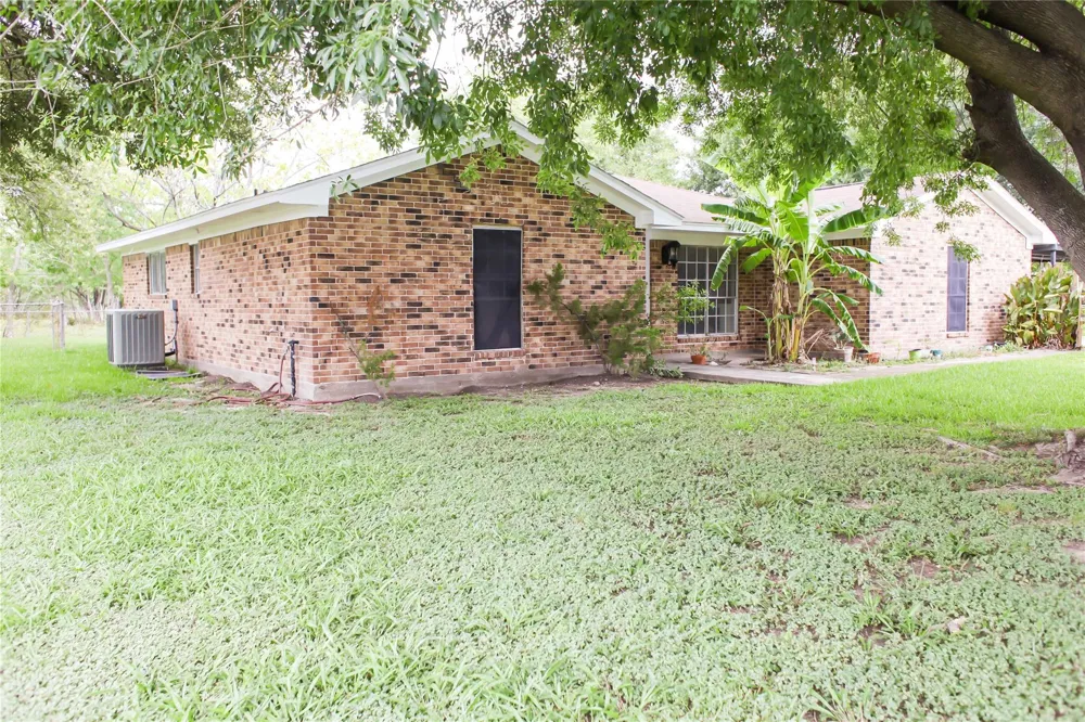 912 Robinson Road La Porte, TX 77571