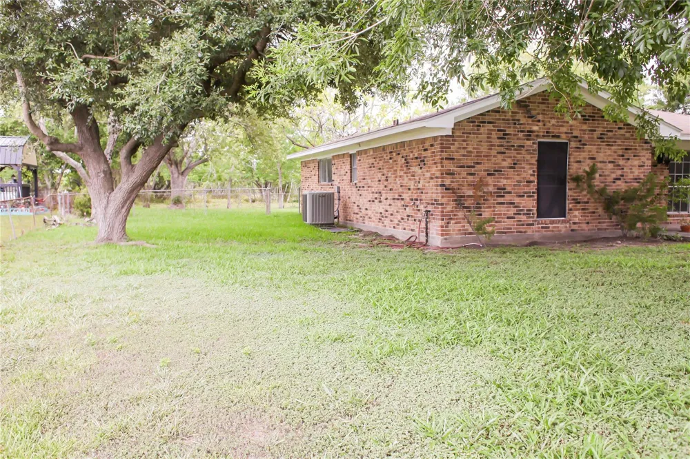 912 Robinson Road La Porte, TX 77571