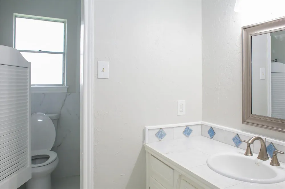 912 Robinson Road La Porte, TX 77571