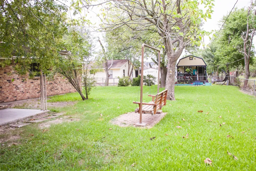 912 Robinson Road La Porte, TX 77571