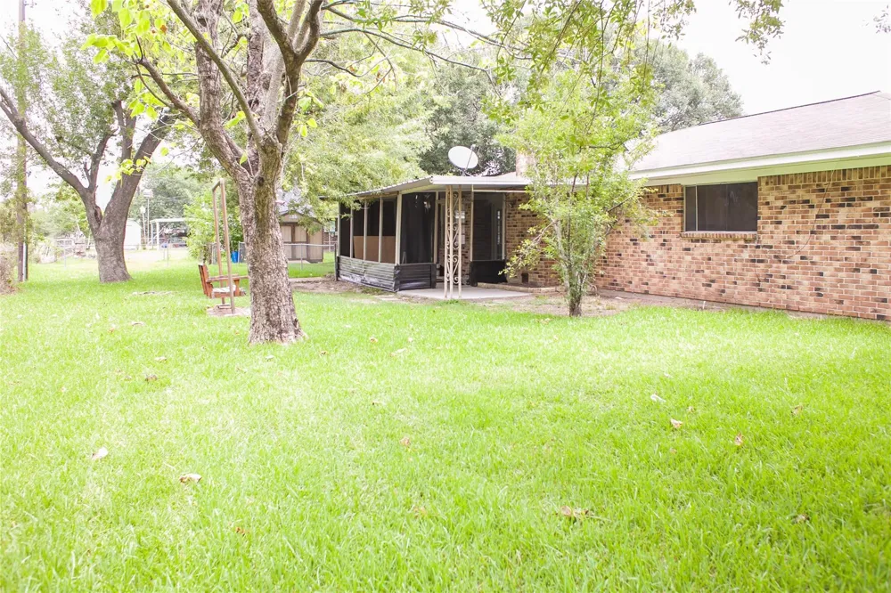 912 Robinson Road La Porte, TX 77571
