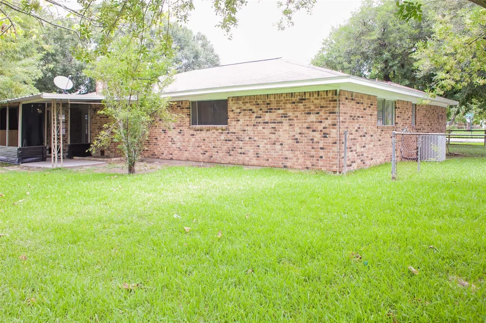 912 Robinson Road La Porte, TX 77571