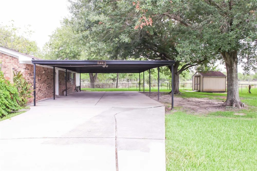 912 Robinson Road La Porte, TX 77571