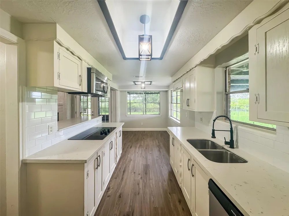 912 Robinson Road La Porte, TX 77571