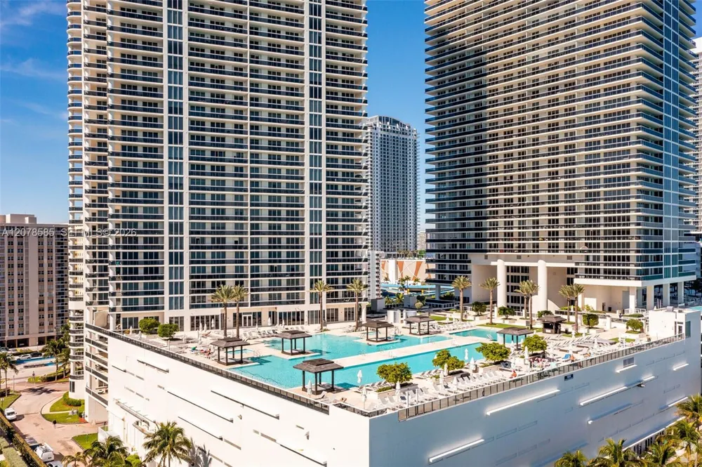 1850 S Ocean Dr #909 Hallandale Beach, FL 33009
