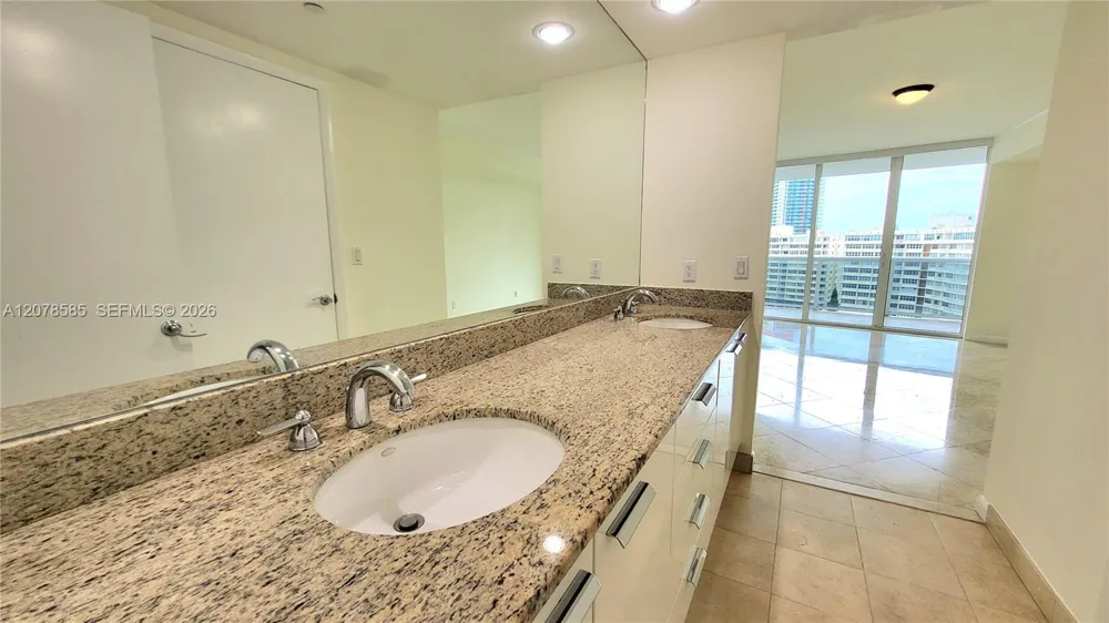 1850 S Ocean Dr #909 Hallandale Beach, FL 33009