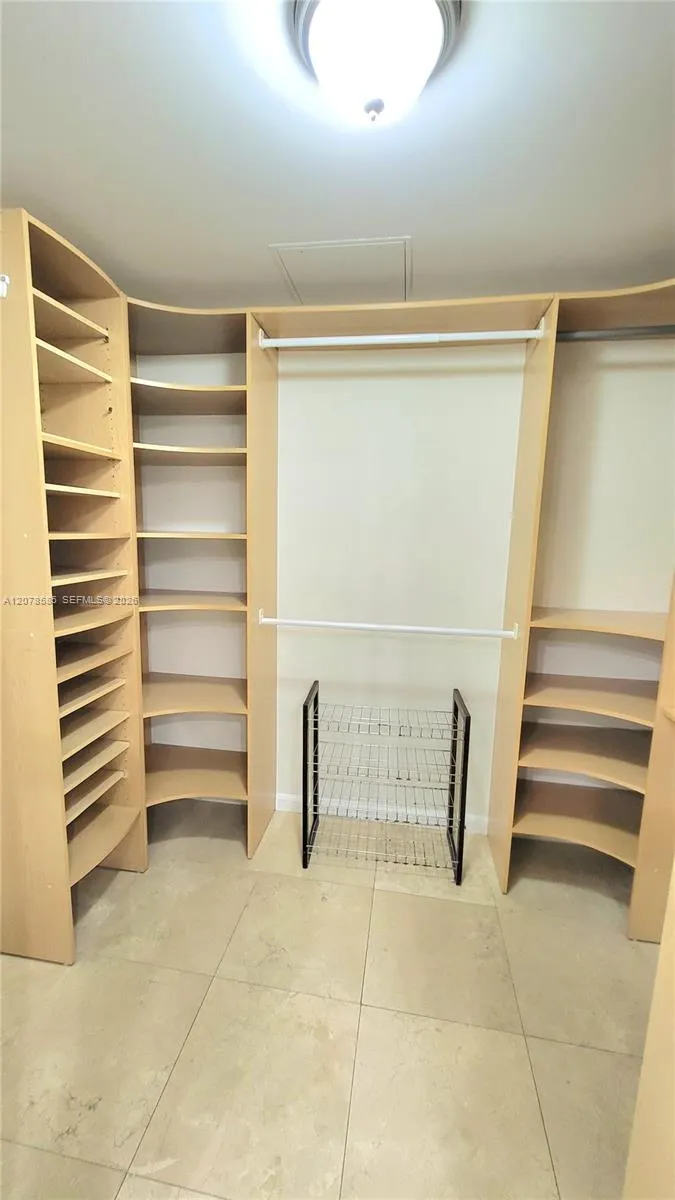 1850 S Ocean Dr #909 Hallandale Beach, FL 33009