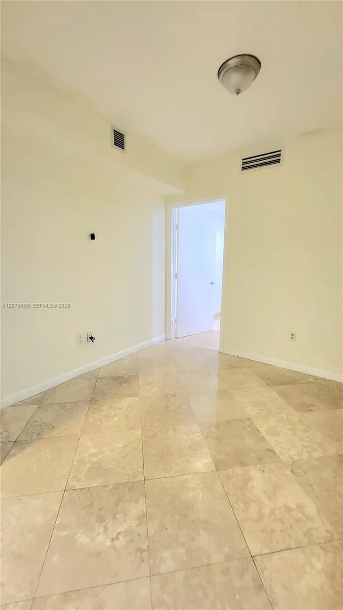 1850 S Ocean Dr #909 Hallandale Beach, FL 33009