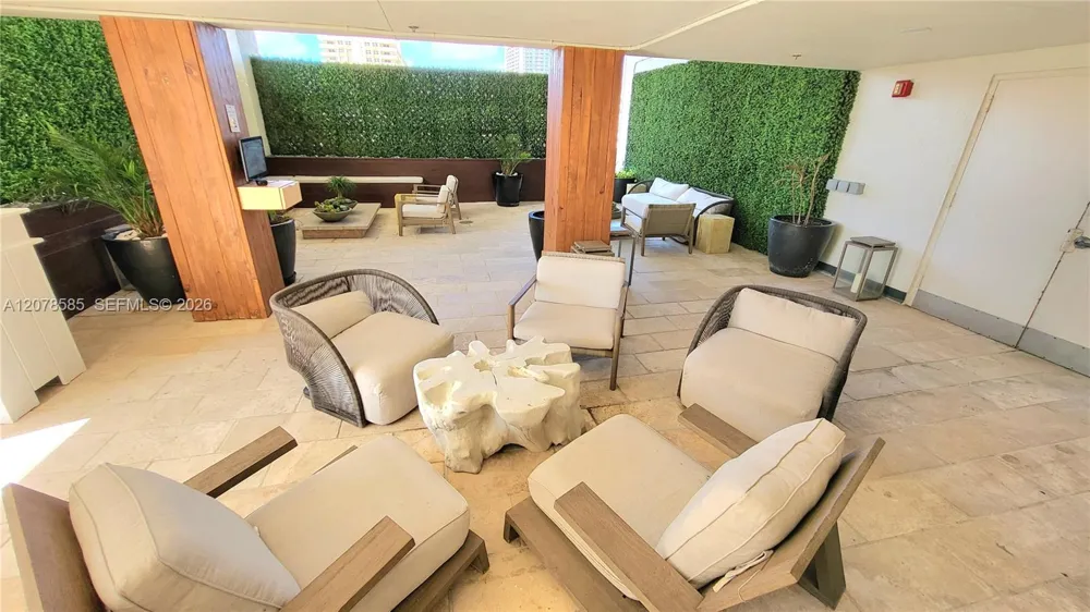 1850 S Ocean Dr #909 Hallandale Beach, FL 33009