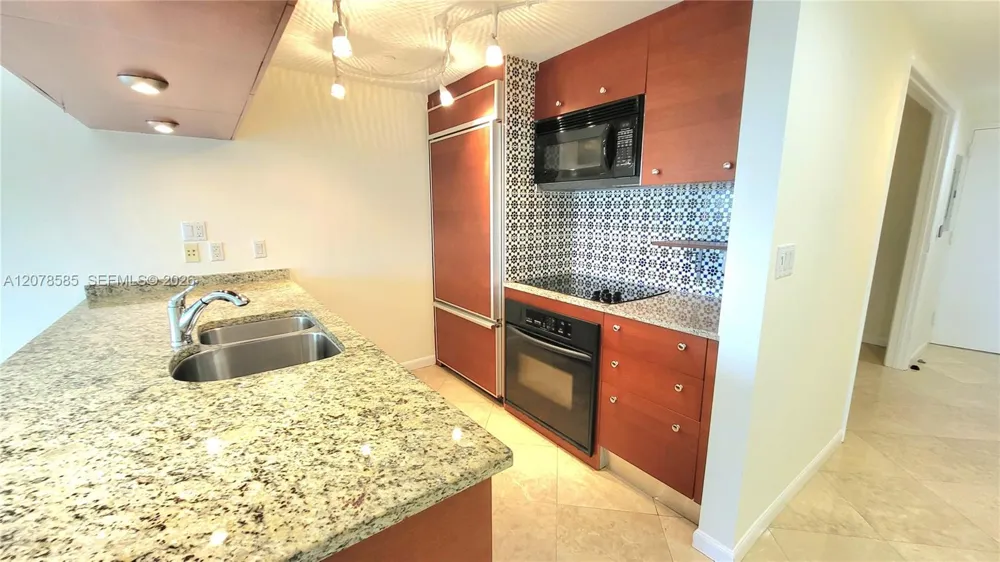 1850 S Ocean Dr #909 Hallandale Beach, FL 33009