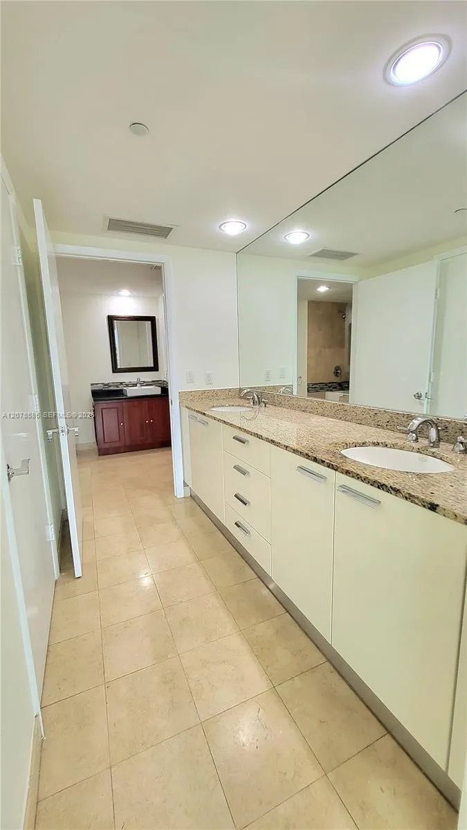 1850 S Ocean Dr #909 Hallandale Beach, FL 33009