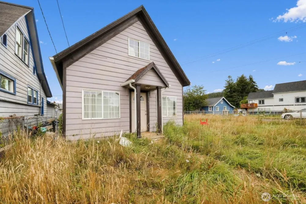 1025 Arnold Avenue Hoquiam, WA 98550